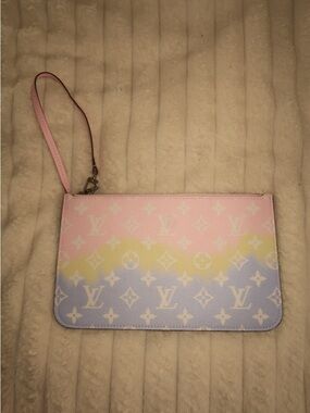 Louis Vuitton
2020 Monogram Escale Neverfull Pochette